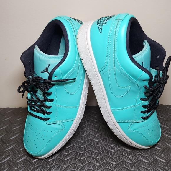 Jordan 1 Retro Low Hyper Turquoise Authentic Collectible - Picture 3 of 10